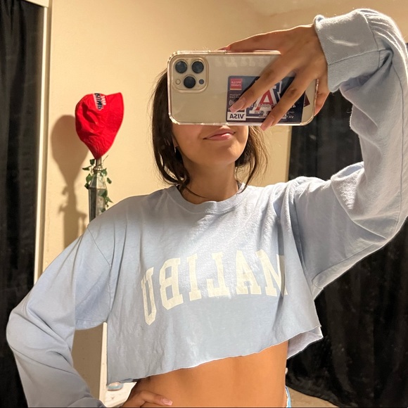 medium Malibu long sleeve crop top - Picture 2 of 2